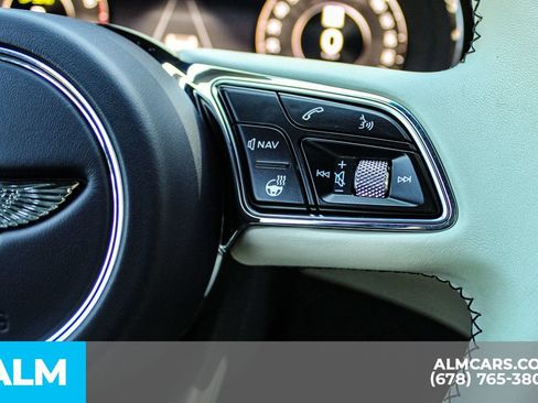 Used 2024 Bentley Bentayga AWD/4WD image 26