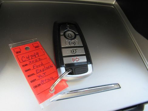 Used 2022 Ford Explorer XLT w/ Equipment Group 202A image 14