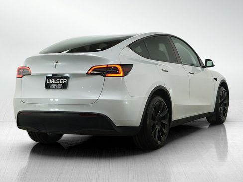 Used 2024 Tesla Model Y Long Range image 5