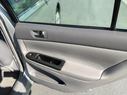 Used 2005 Toyota Camry LE FWD image 27