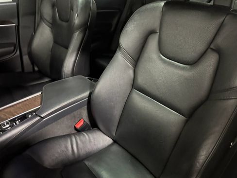 Used 2016 Volvo XC90 T6 Momentum w/ Momentum Plus Package AWD/4WD image 18