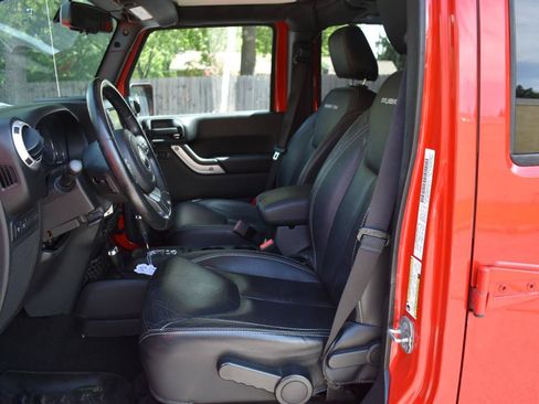 Used 2014 Jeep Wrangler Unlimited Rubicon w/ Connectivity Group AWD/4WD image 12