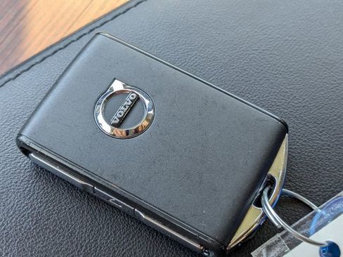 Certified 2023 Volvo XC60 B5 Plus w/ Protection Package Premier image 37