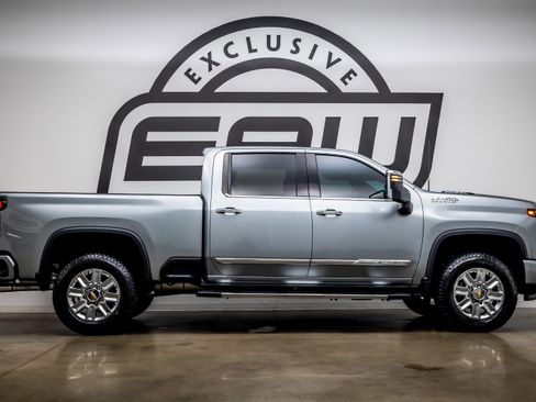 Used 2025 Chevrolet Silverado 3500 High Country w/ Technology Package AWD/4WD image 9