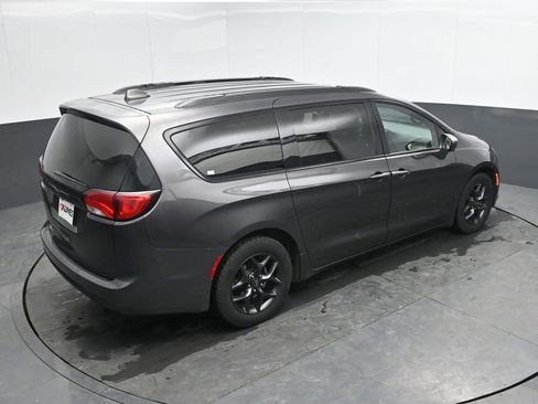 Used 2020 Chrysler Pacifica Touring-L Plus image 24