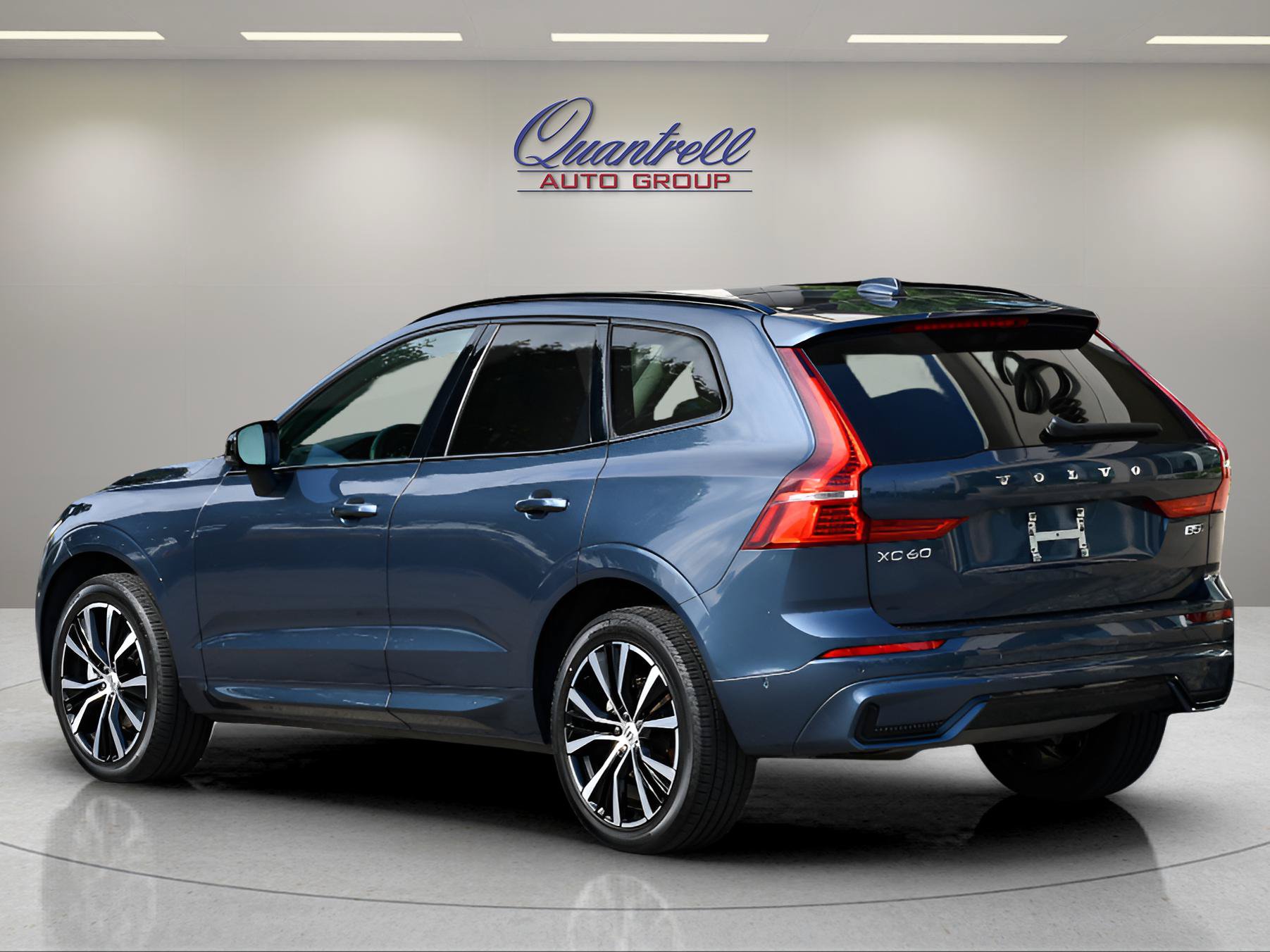 Certified 2024 Volvo XC60 B5 Plus w/ Climate Package AWD/4WD image 6