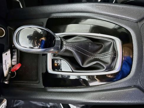 Used 2020 Nissan Rogue SV FWD image 20
