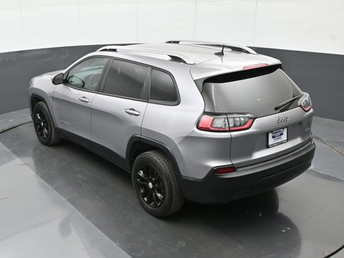 Used 2020 Jeep Cherokee Latitude w/ Cold Weather Group FWD image 29
