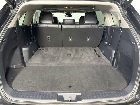 Used 2023 Toyota Highlander XLE AWD/4WD image 30