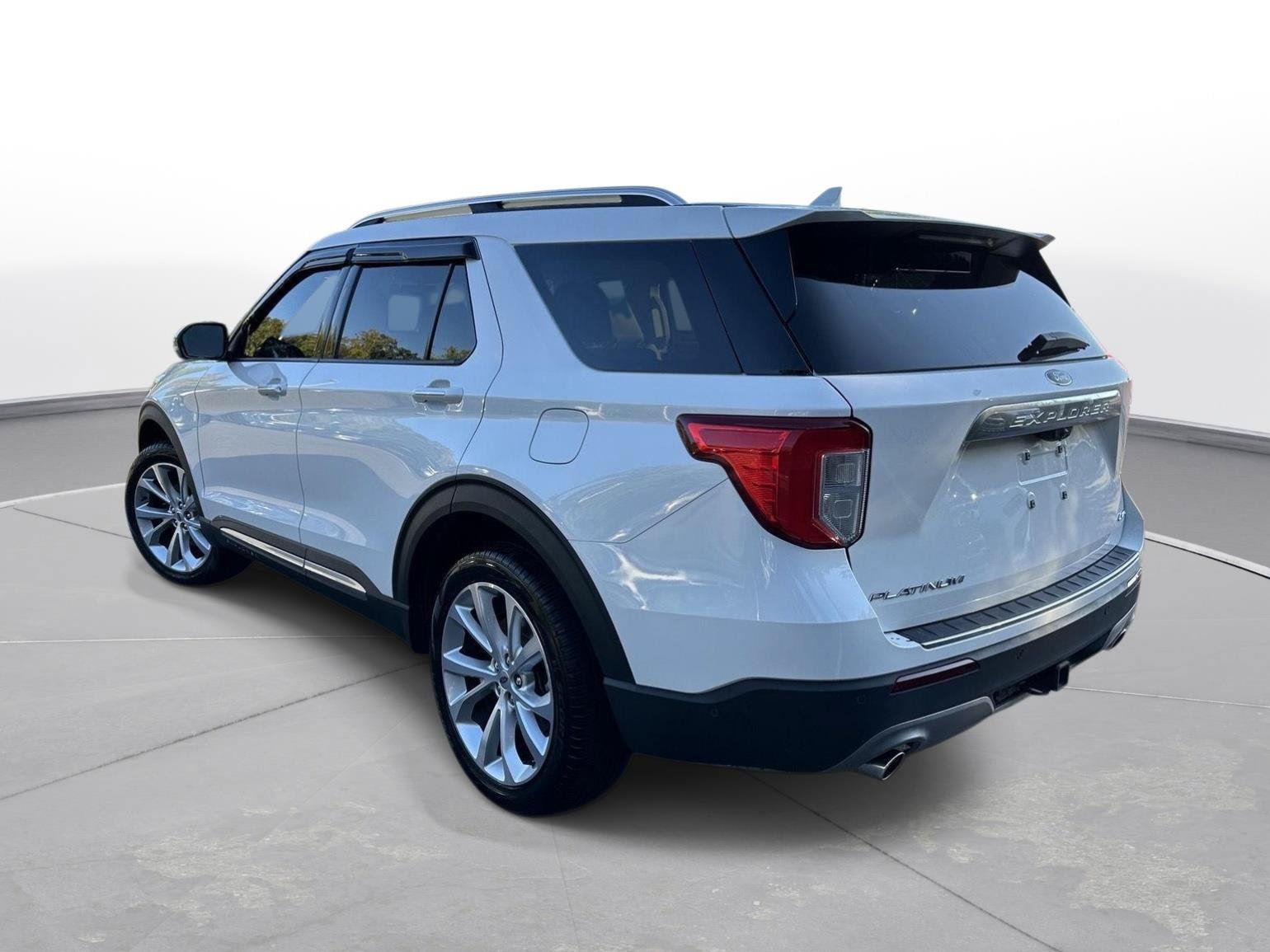 Used 2022 Ford Explorer Platinum w/ Premium Technology Package AWD/4WD image 7