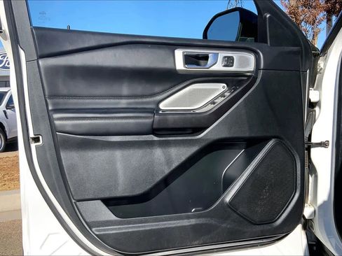 Used 2020 Ford Explorer Platinum w/ Premium Technology Package image 42