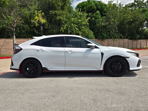 Used 2018 Honda Civic Sport image 2