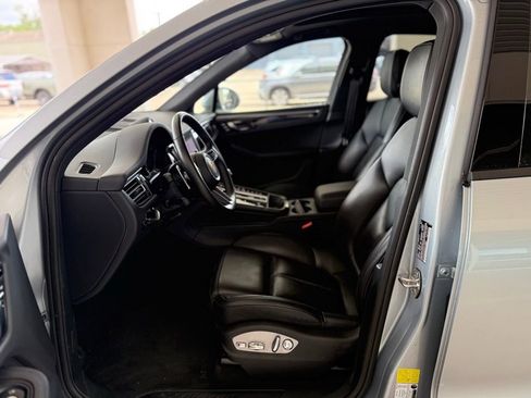 Used 2024 Porsche Macan image 17