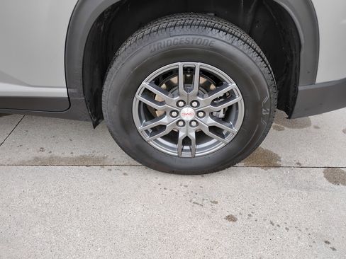 Used 2025 GMC Acadia Elevation image 23