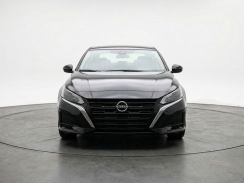 Used 2025 Nissan Altima 2.5 SV FWD image 2