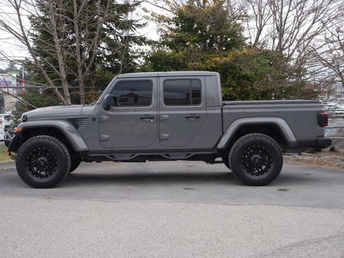 Used 2020 Jeep Gladiator Overland image 16
