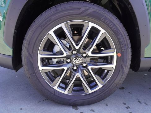 Used 2026 Toyota Corolla Cross XLE image 21