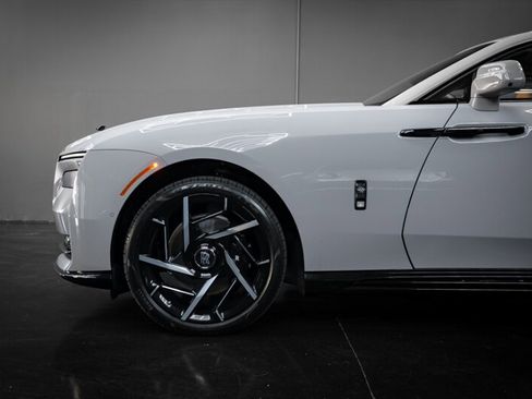 Used 2025 Rolls-Royce Spectre Black Badge w/ Spectre Enhancement Package image 14
