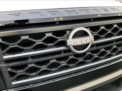 Used 2024 Nissan Frontier SV w/ Hardbody Edition image 33