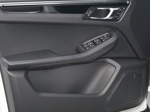 New 2026 Porsche Macan image 21