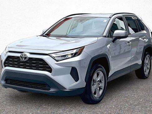 Certified 2022 Toyota RAV4 XLE w/ Convenience Package image 3
