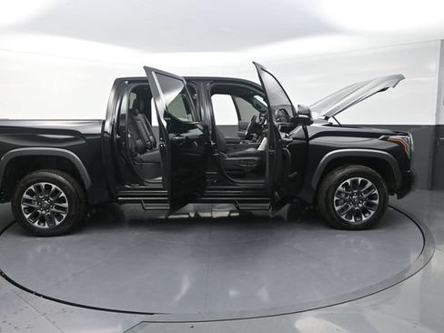 Used 2025 Toyota Tundra Limited AWD/4WD image 37
