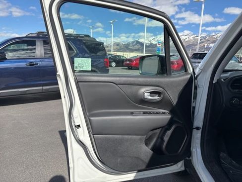 Used 2023 Jeep Renegade Latitude w/ Sun/Sound Group image 9