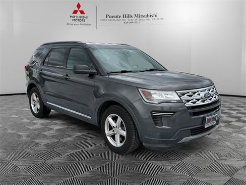 Used 2019 Ford Explorer XLT image 3