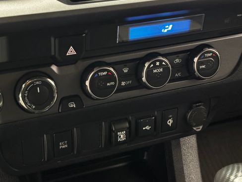 Used 2022 Toyota Tacoma TRD Sport AWD/4WD image 26
