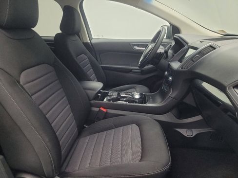 Used 2020 Ford Edge SE image 21