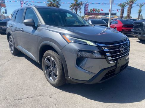Used 2025 Nissan Rogue SV FWD image 4
