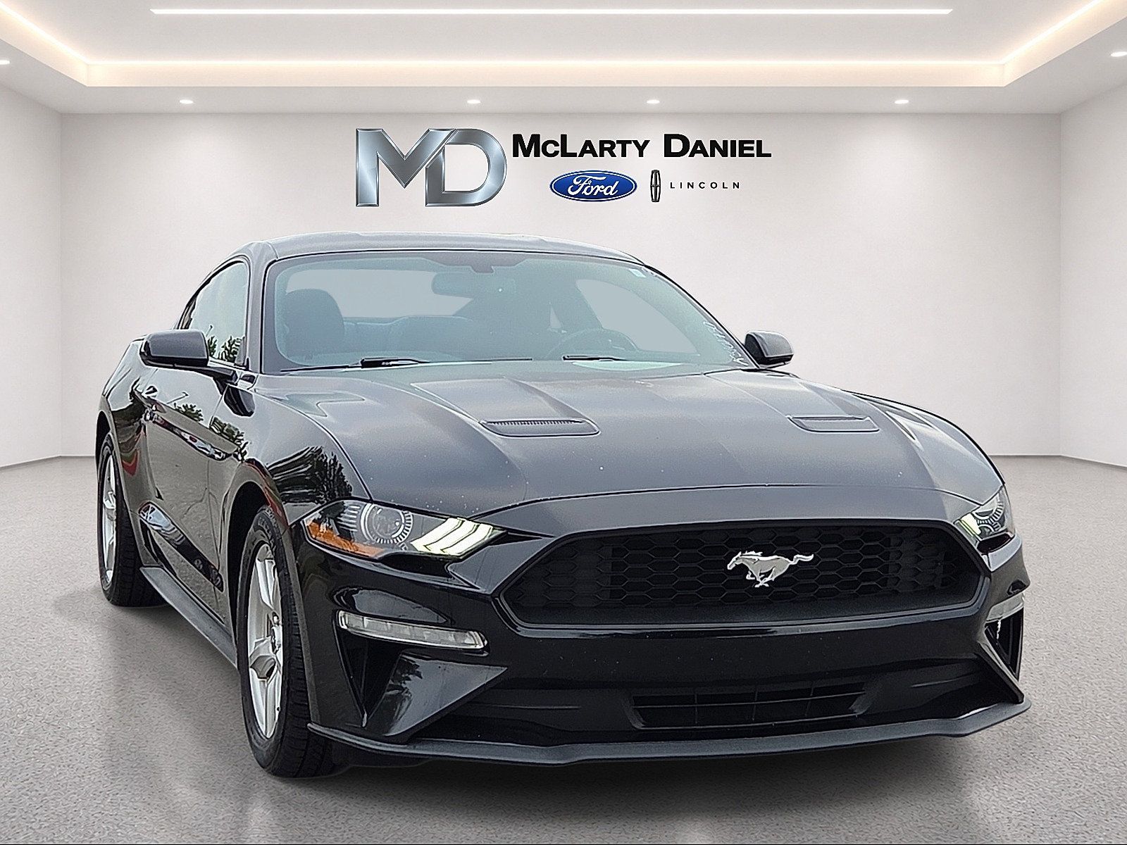 Used 2019 Ford Mustang Coupe RWD image 1