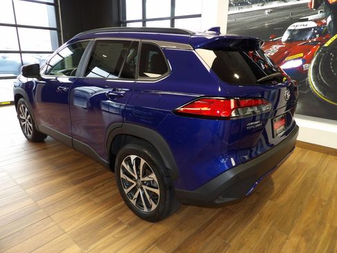 Used 2022 Toyota Corolla Cross XLE image 8