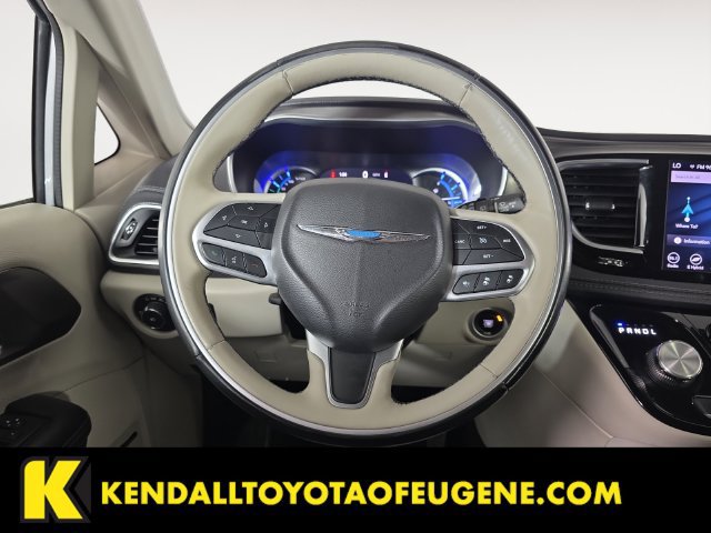 Used 2018 Chrysler Pacifica Limited w/ Advanced Safetytec Group FWD image 12