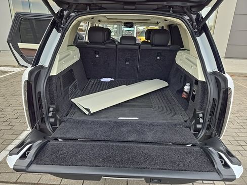 Used 2023 Land Rover Range Rover SE image 18