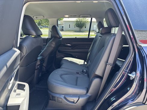 Certified 2024 Toyota Grand Highlander AWD image 8