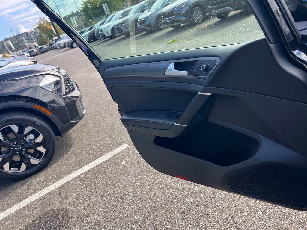 Used 2018 Volkswagen Golf SE FWD image 15