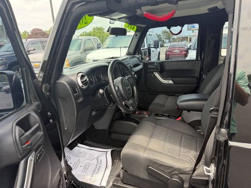 Used 2012 Jeep Wrangler Sahara AWD/4WD image 10