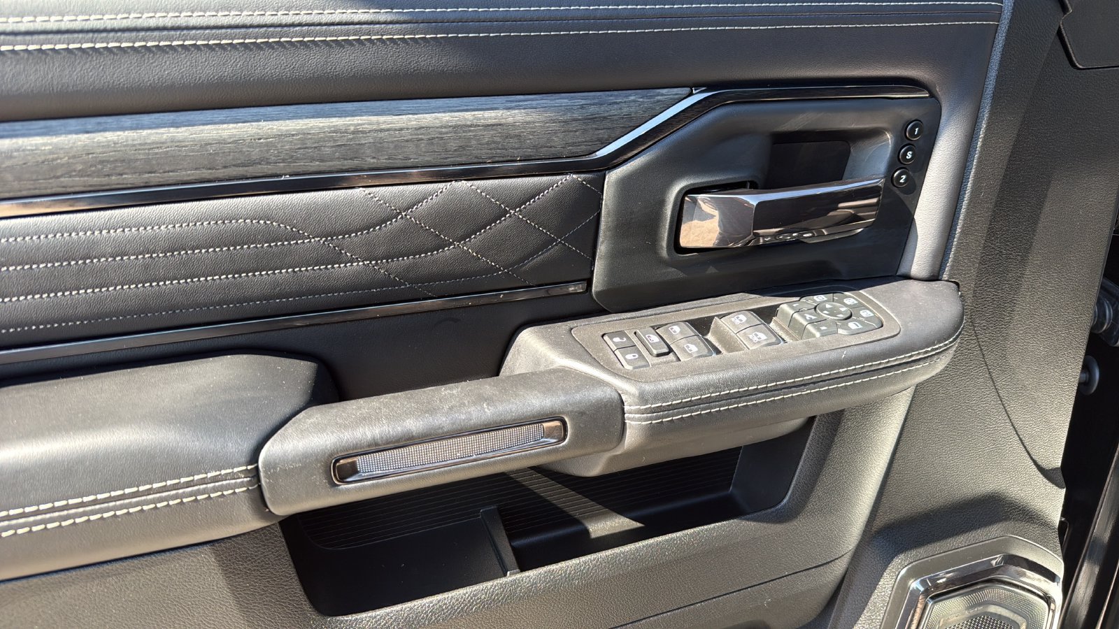 Used 2026 RAM 3500 Limited AWD/4WD image 11