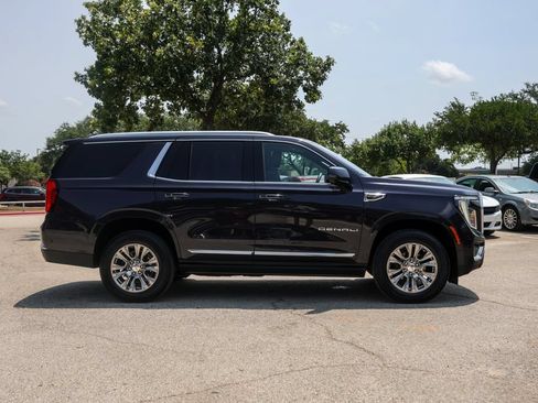Used 2025 GMC Yukon Denali w/ Sun & Power Step Package AWD/4WD image 8