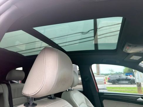 Used 2018 Volkswagen Tiguan SEL Premium w/ R-Line Package FWD image 17