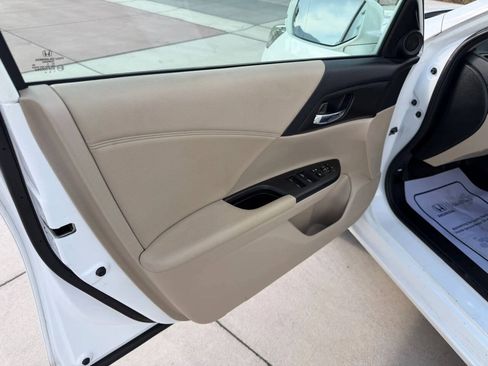Used 2015 Honda Accord EX image 17