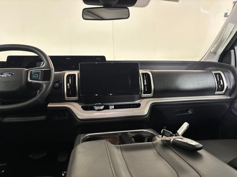 Used 2025 Ford Expedition Max Active AWD/4WD image 26
