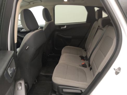 Used 2020 Ford Escape SE image 18