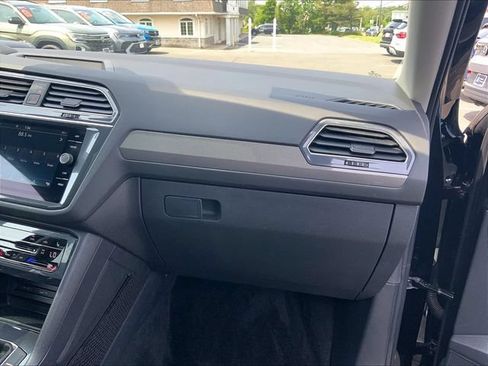 Certified 2023 Volkswagen Tiguan SE w/ Panoramic Sunroof Package AWD/4WD image 21