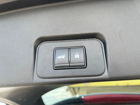 Used 2025 Nissan Rogue SV image 23