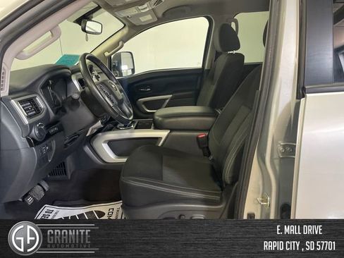 Used 2019 Nissan Titan SV w/ SV Convenience Package AWD/4WD image 13