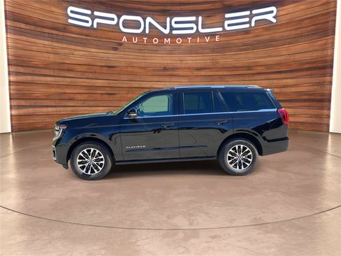 Used 2025 Ford Expedition Platinum AWD/4WD image 3