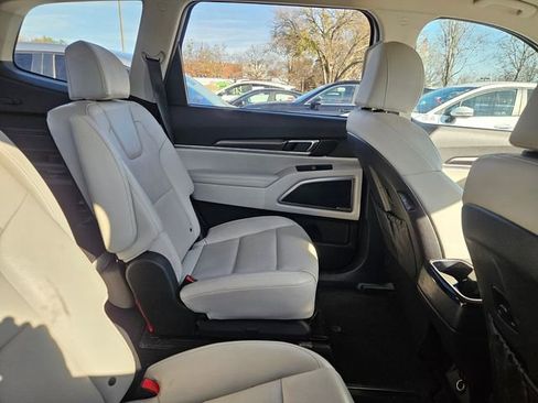 Used 2023 Kia Telluride S image 10