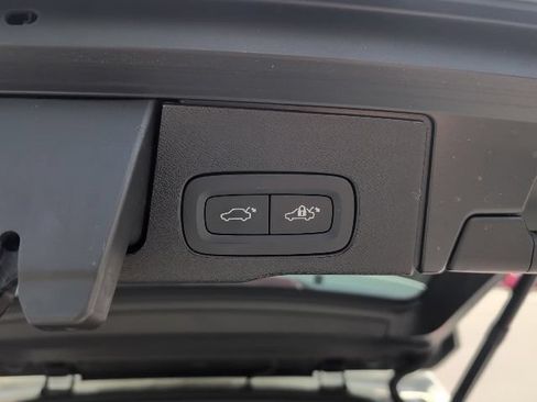 Used 2024 Volvo XC60 B5 Plus w/ Protection Package Premier AWD/4WD image 16
